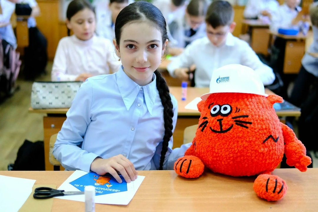 УРОК БЕЗОПАСНОСТИ Амурские газопереработчики провели урок безопасности для третьеклассников свободненской школы