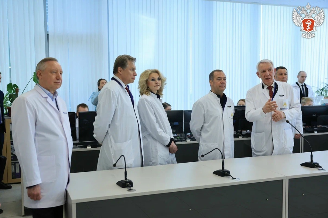 Дмитрий Медведев ознакомился с работой НМИЦ им. В.А. Алмазова Минздрава России