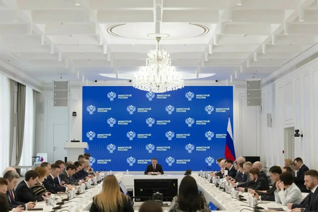В Минстрое России прошло еженедельное оперативное совещание под председательством Министра строительства и ЖКХ РФ Ирека Файзуллина