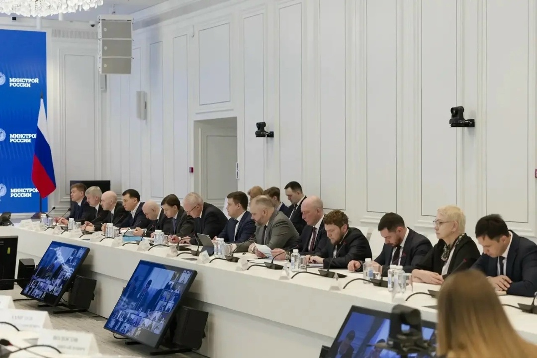 В Минстрое России прошло еженедельное оперативное совещание под председательством Министра строительства и ЖКХ РФ Ирека Файзуллина