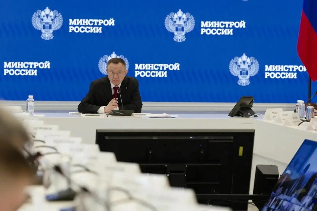 В Минстрое России прошло еженедельное оперативное совещание под председательством Министра строительства и ЖКХ РФ Ирека Файзуллина