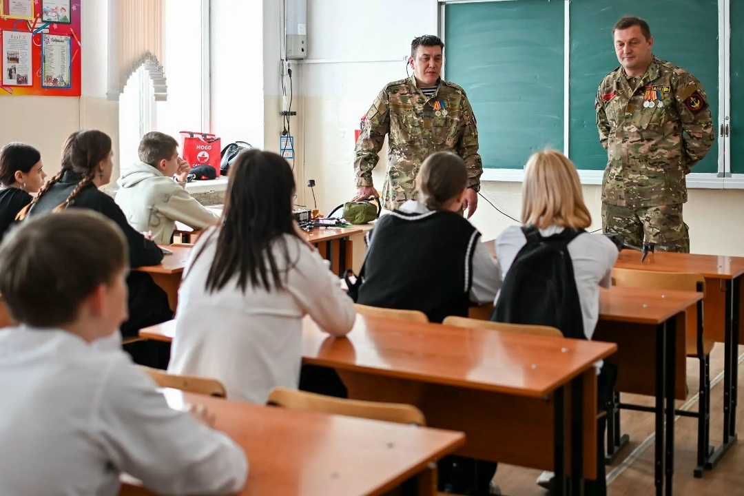 УРОК МУЖЕСТВА Урок мужества для учащихся школы №8 г. Свободного организовал «Газпром переработка Благовещенск»