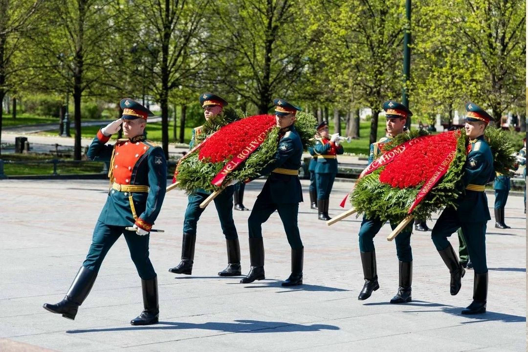 Делегация Минэнерго возложила цветы к могиле Неизвестного солдата