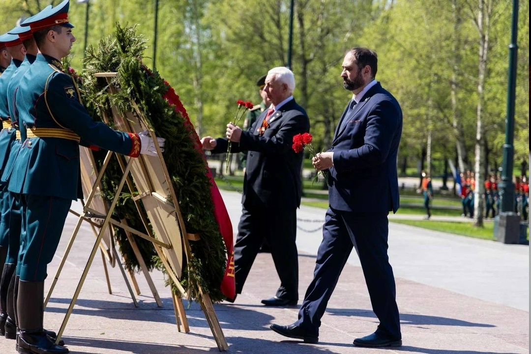 Делегация Минэнерго возложила цветы к могиле Неизвестного солдата