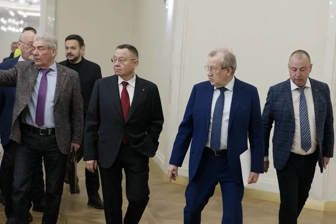 Министр строительства и ЖКХ РФ Ирек Файзуллин ознакомился с ходом капитального ремонта здания Президиума РАН