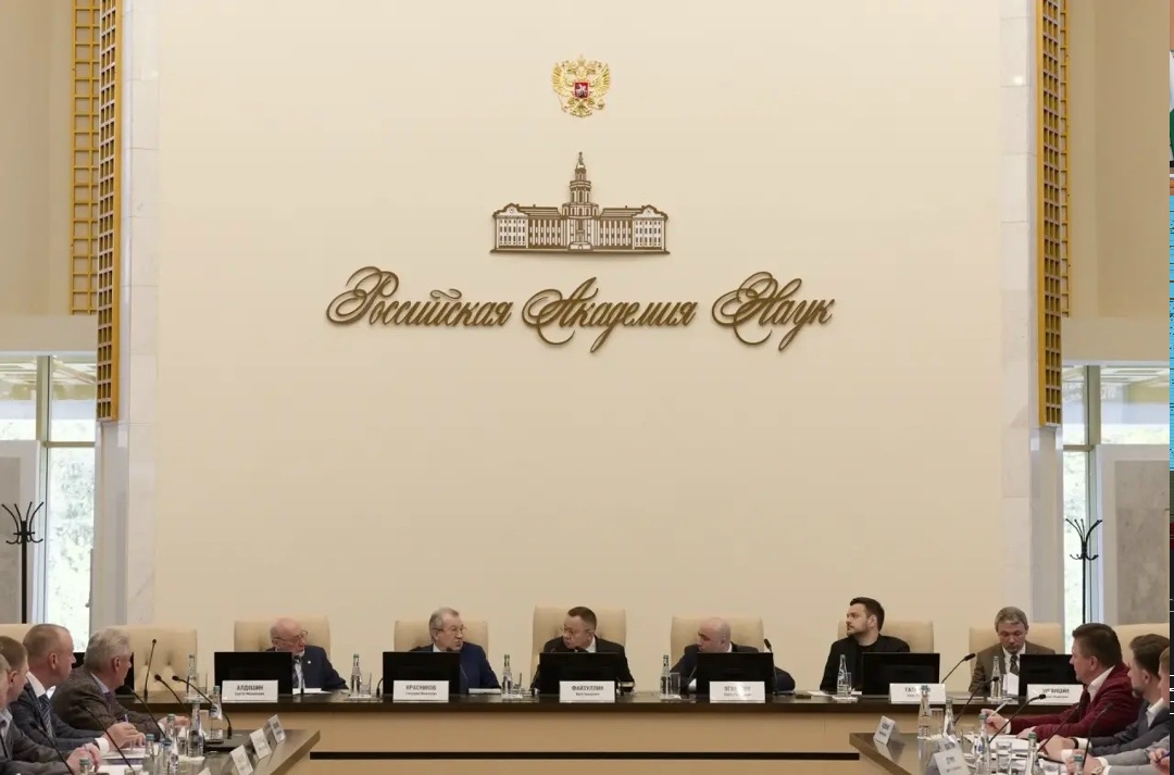 Министр строительства и ЖКХ РФ Ирек Файзуллин ознакомился с ходом капитального ремонта здания Президиума РАН