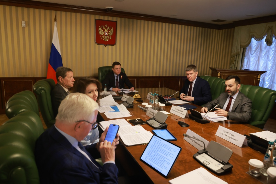 Александр Новак провел заседание подкомиссии по повышению устойчивости финансового сектора и отдельных отраслей экономики.