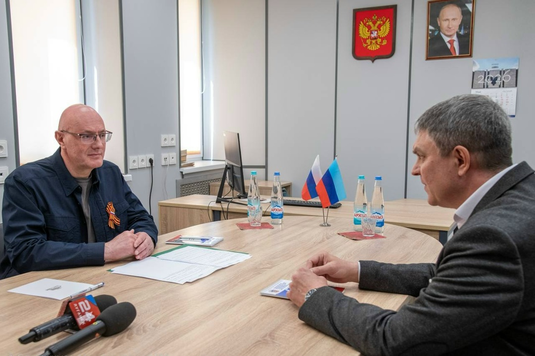 Дмитрий Чернышенко провел рабочую встречу с главой ЛНР Леонидом Пасечником.