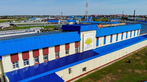 В Ишиме Тюменской области загорелась кровля производственного цеха «Ишимского мясокомбината» (входит в агрохолдинг «Юбилейный»), сообщило региональное…
