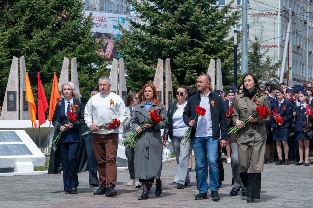 В ПАМЯТЬ О ГЕРОЯХ Работники компании «Газпром переработка Благовещенск» приняли участие в предпраздничных мероприятиях, приуроченных к Дню Победы