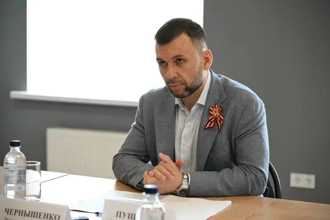 Дмитрий Чернышенко провел рабочую встречу с главой ДНР Денисом Пушилиным.