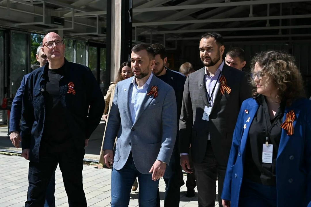Дмитрий Чернышенко провел рабочую встречу с главой ДНР Денисом Пушилиным.