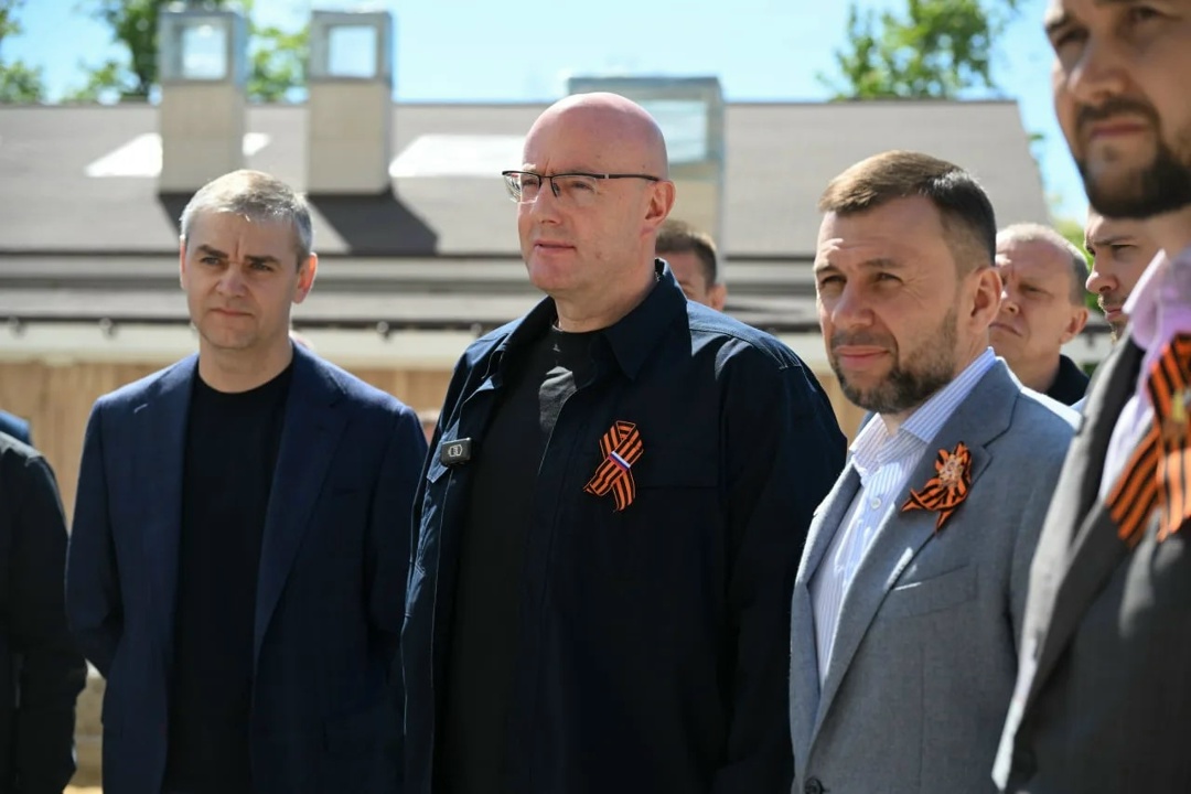 Дмитрий Чернышенко провел рабочую встречу с главой ДНР Денисом Пушилиным.