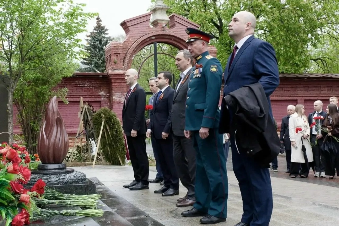Представители Минстроя России почтили память героев Великой Отечественной войны