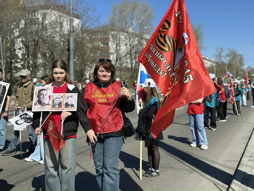 БЕССМЕРТНЫЙ ПОЛК Пешком, в колясках, на мотобайках: акцию «Бессмертный полк» в Свободном поддержали газопереработчики