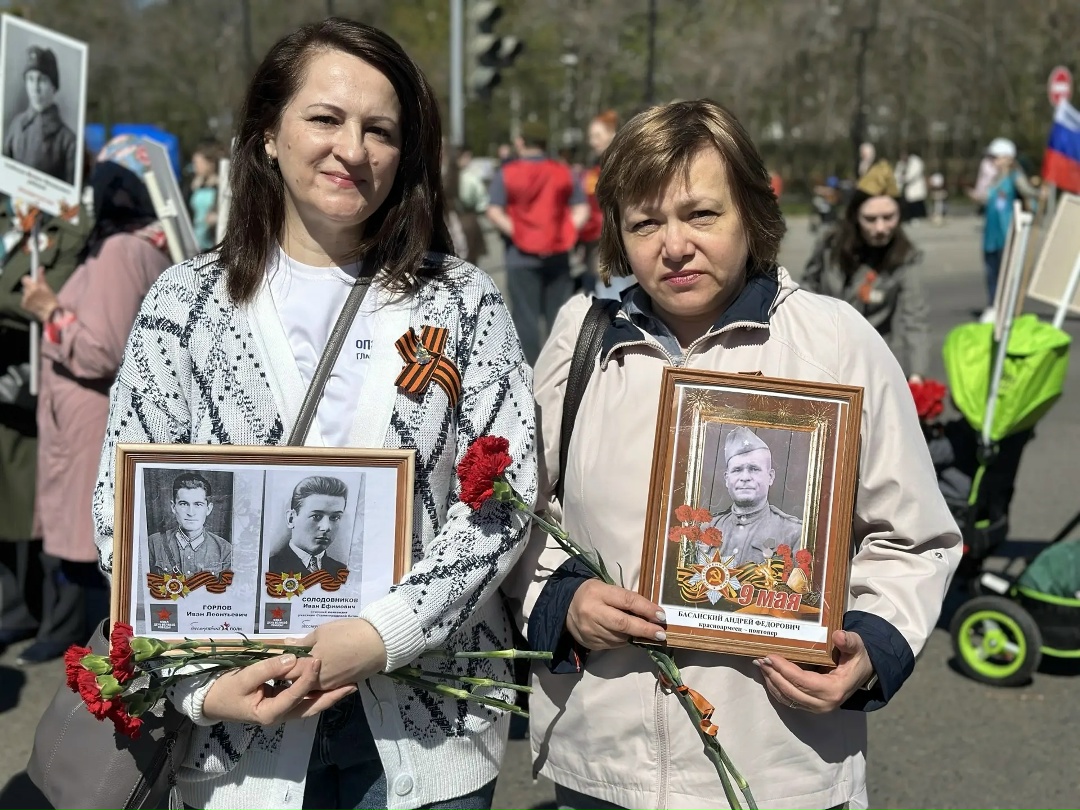 БЕССМЕРТНЫЙ ПОЛК Пешком, в колясках, на мотобайках: акцию «Бессмертный полк» в Свободном поддержали газопереработчики