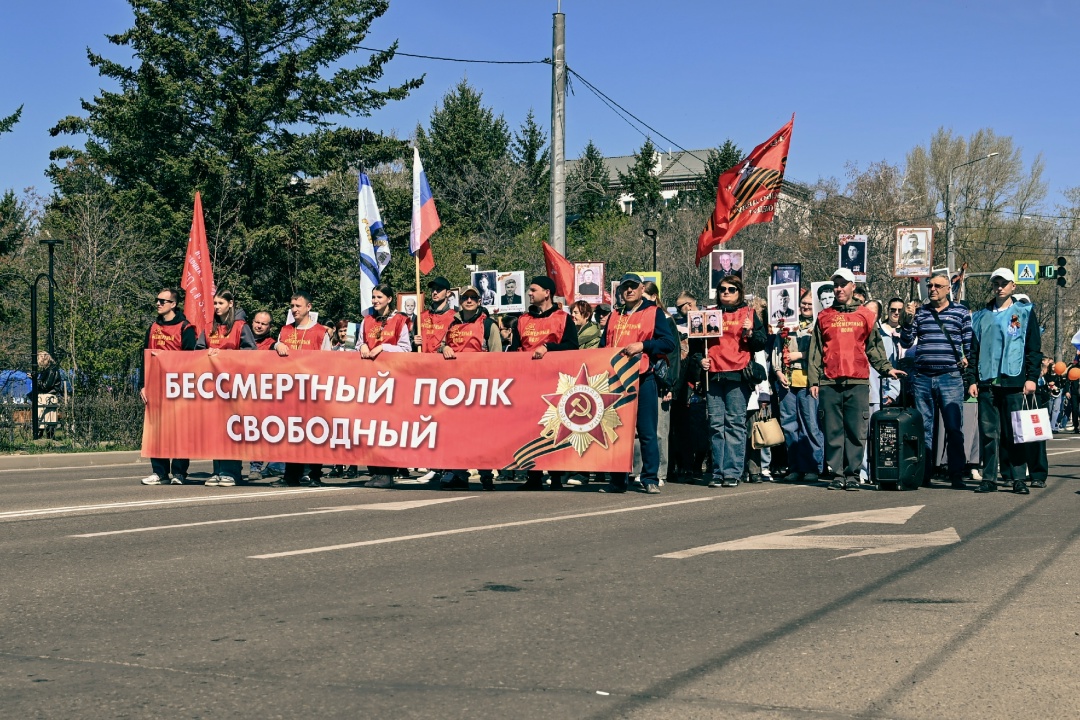 БЕССМЕРТНЫЙ ПОЛК Пешком, в колясках, на мотобайках: акцию «Бессмертный полк» в Свободном поддержали газопереработчики