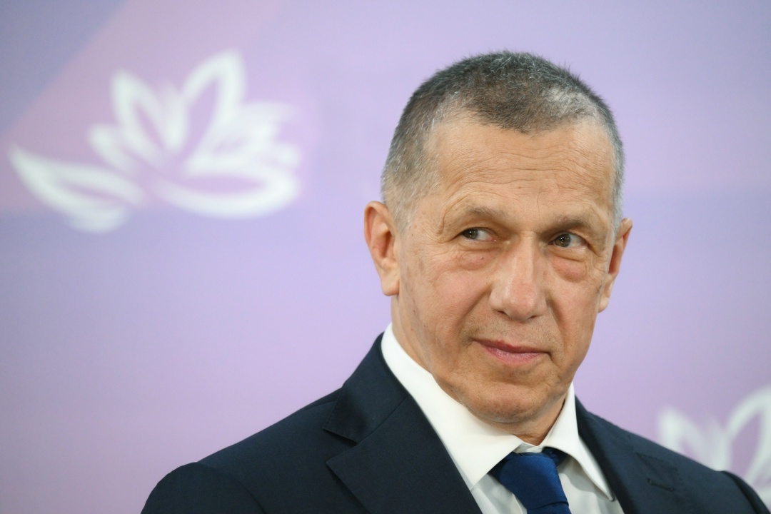 Юрий Трутнев поздравил россиян с Днем Великой Победы.