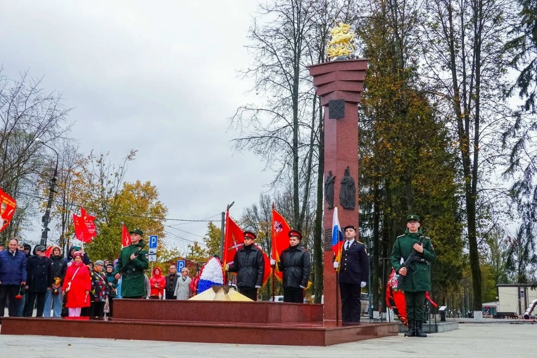 Более 1,4 тыс. памятников и мемориальных комплексов обновили в России с 2019 года