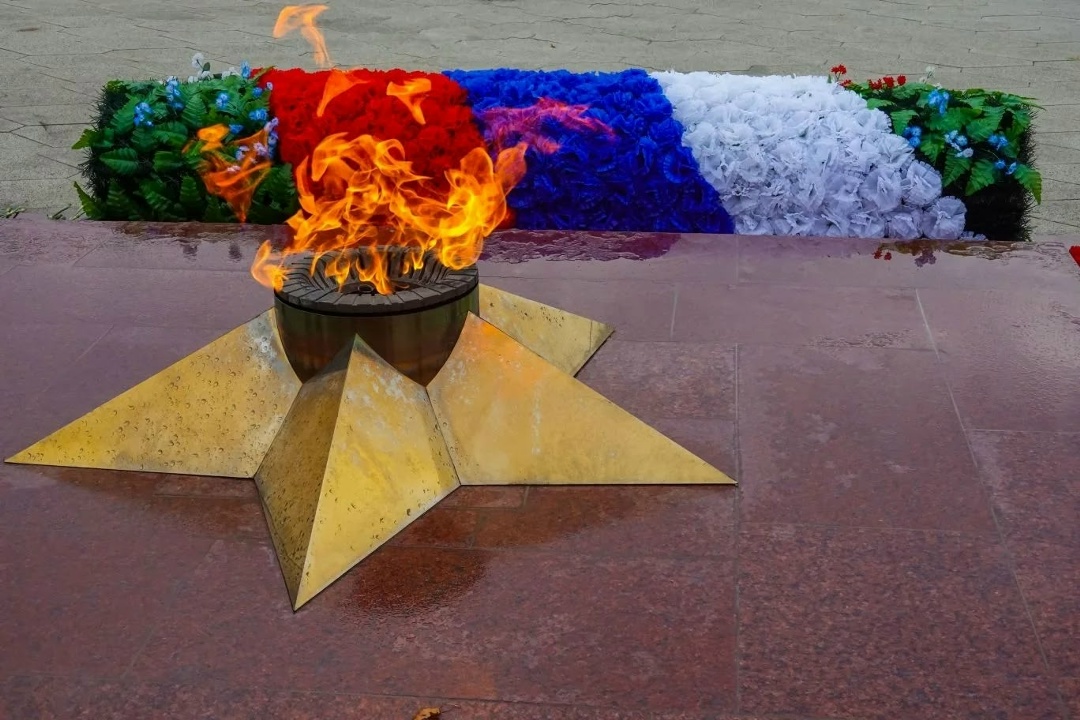 Более 1,4 тыс. памятников и мемориальных комплексов обновили в России с 2019 года