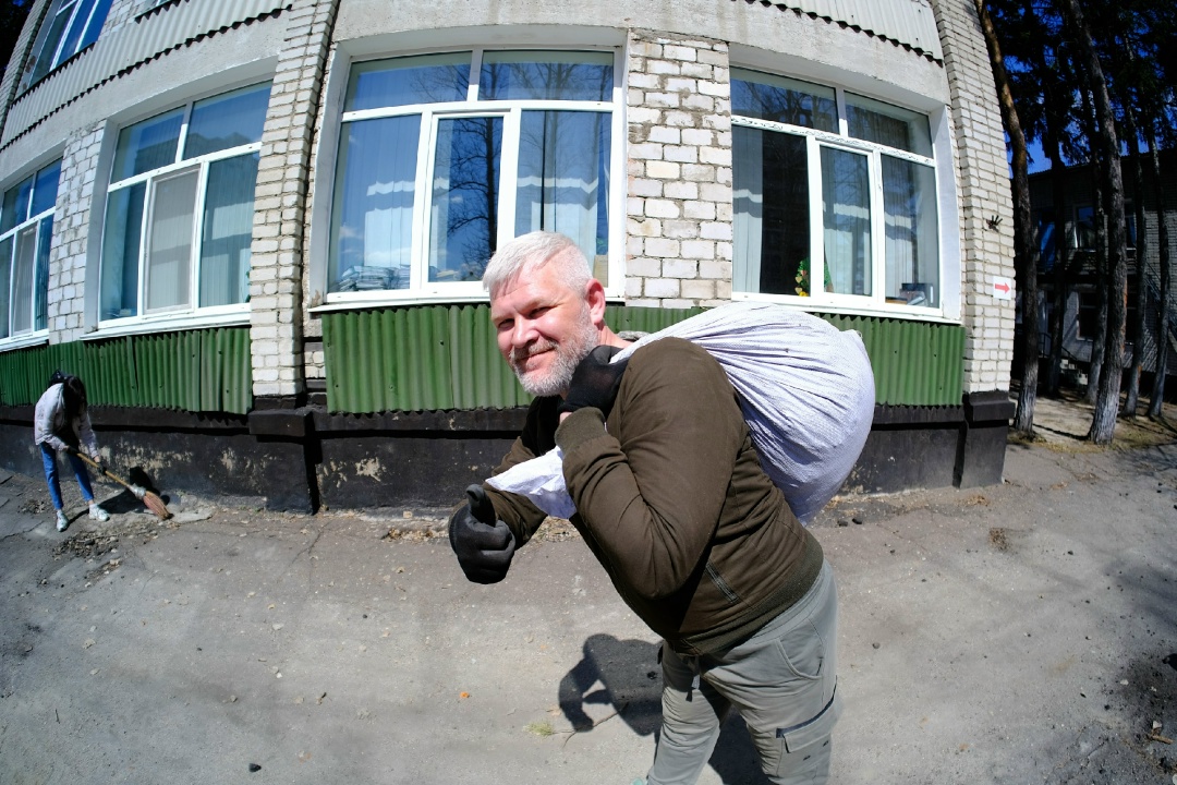 КУРС НА ЧИСТОТУ Волонтеры и партнеры «Газпром переработка Благовещенск» поучаствовали в субботниках социальных учреждений Свободного