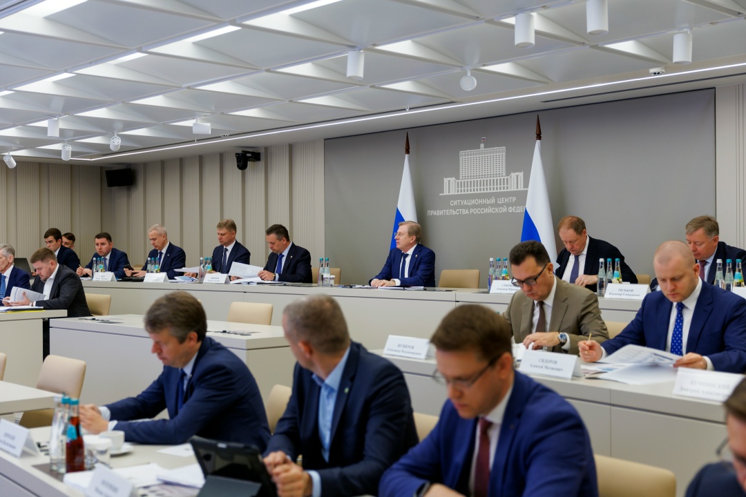 Виталий Савельев провел совещание по реализации проекта строительства высокоскоростной магистрали Москва – Санкт-Петербург.