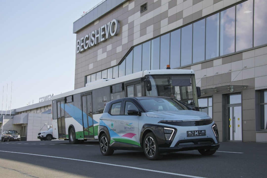 «Атом» покоряет Нижнекамск В международном аэропорту Бегишево работает электромобиль «Атом» производства компании КАМАЗ (входит в Ростех)