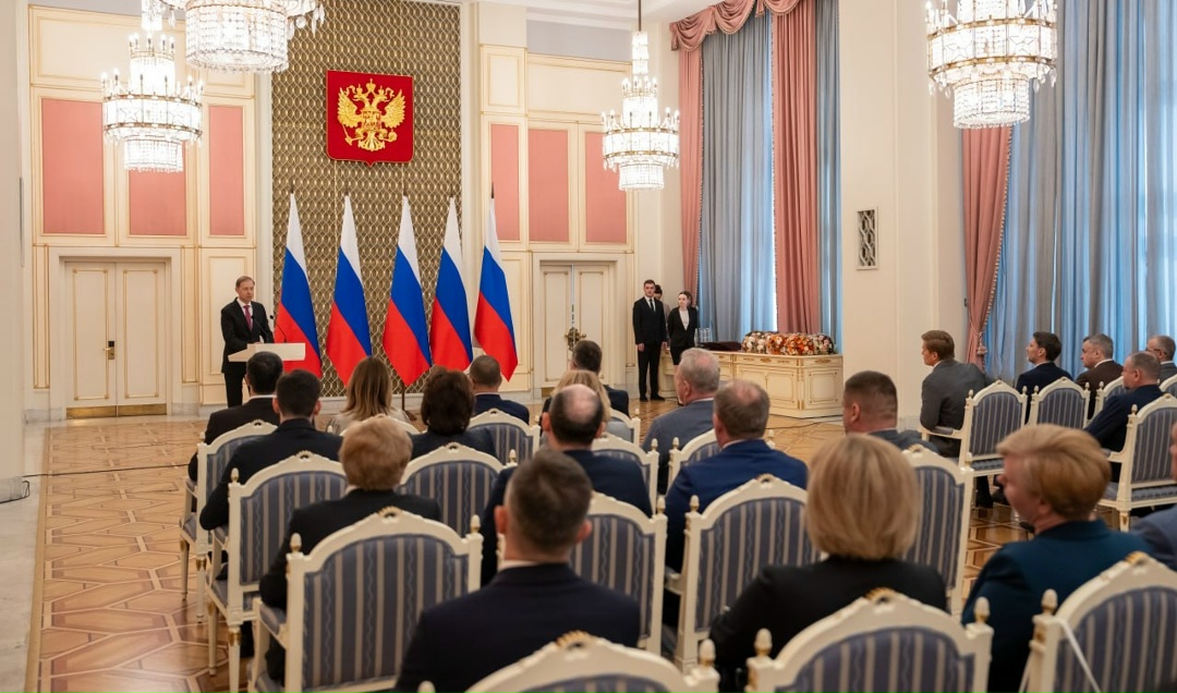 Денис Мантуров вручил премии Правительства в области качества за 2025 год.