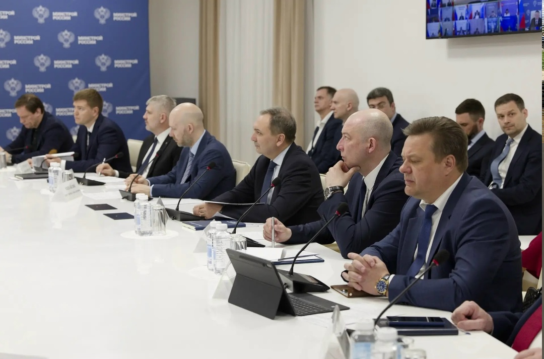 Глава Минстроя России Ирек Файзуллин провел еженедельное совещание с регионами и главными распорядителями бюджетных средств (ГРБС)