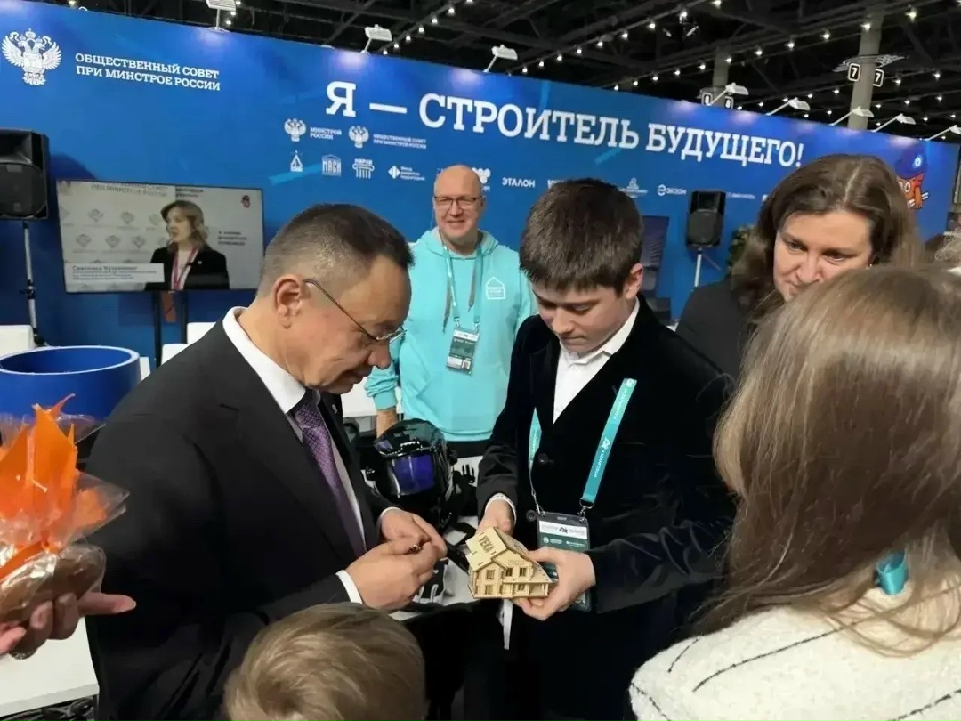 Глава Минстроя России Ирек Файзуллин на Международном экономическом форуме «Россия — Исламский мир: КазаньФорум» ознакомился с площадкой «Я-строитель будущего!»