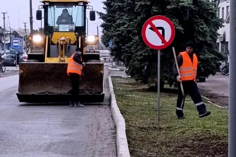 В Сватовском округе ЛНР при поддержке Саратовской области выполнены весенние работы по благоустройству