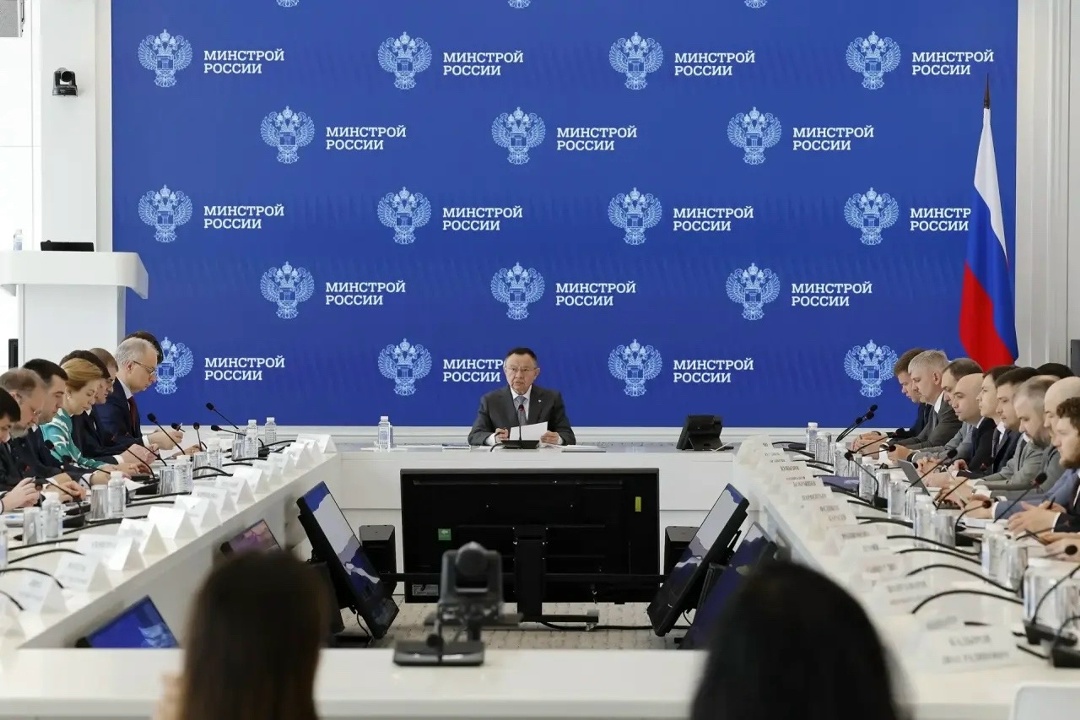 В Минстрое России прошло еженедельное оперативное совещание под председательством Министра строительства и ЖКХ РФ Ирека Файзуллина
