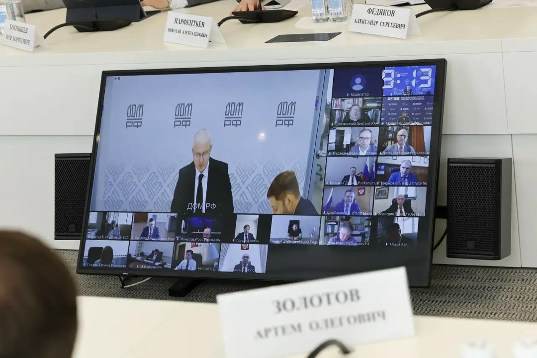 В Минстрое России прошло еженедельное оперативное совещание под председательством Министра строительства и ЖКХ РФ Ирека Файзуллина
