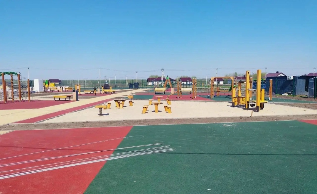 В Липецкой области ведется устройство энергоэффективных фасадов школы с оригинальной архитектурой