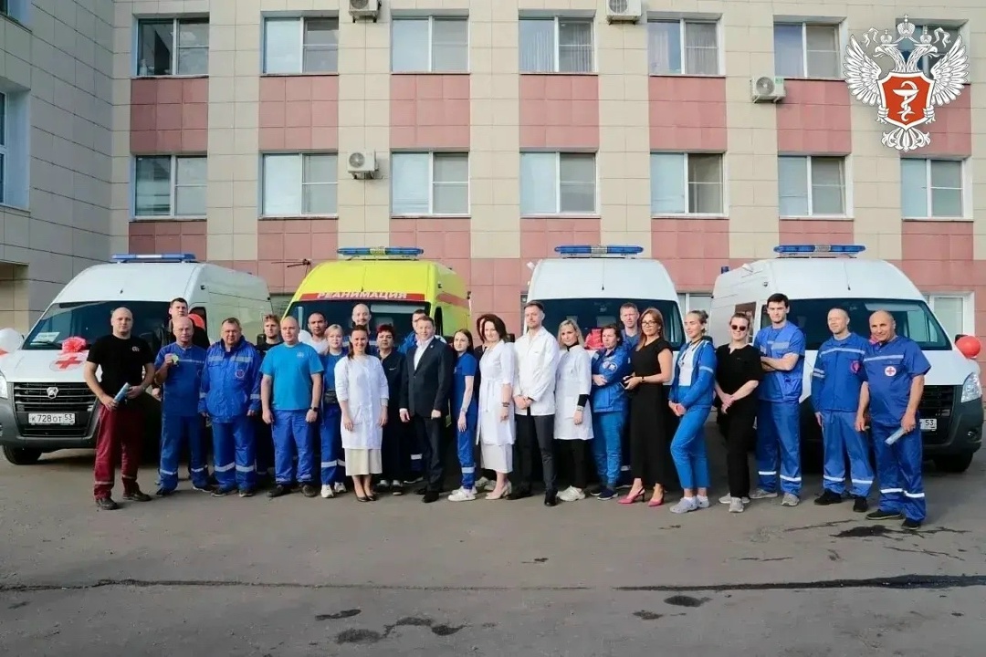 Михаил Мурашко поздравил коллектив Новгородской станции скорой медицинской помощи со 100-летием со дня основания