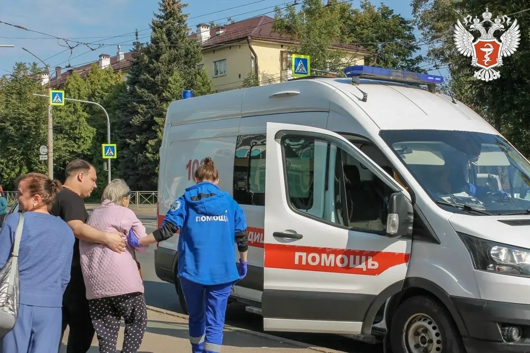 Михаил Мурашко поздравил коллектив Новгородской станции скорой медицинской помощи со 100-летием со дня основания