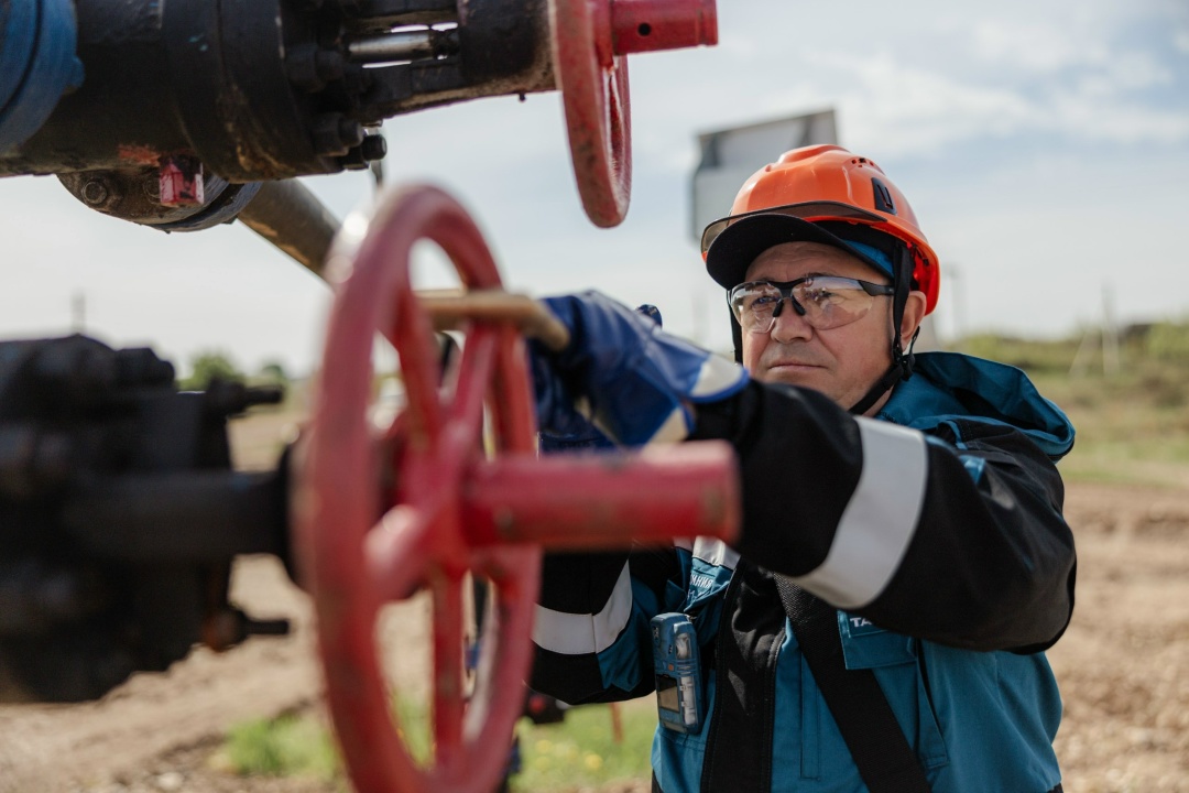Новую рабочую неделю начинаем с Фанисом Сафиным — оператором по добыче нефти и газа ЦДНГ-5 НГДУ «Альметьевнефть»