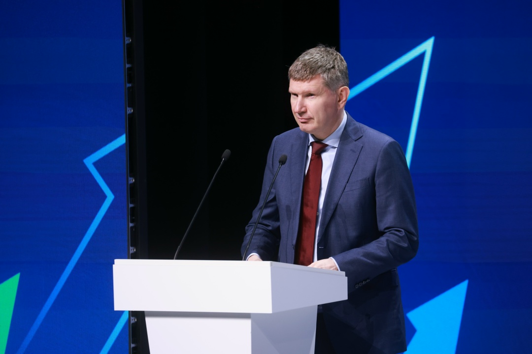 Александр Новак принял участие в пленарной сессии в рамках форума по повышению производительности труда.