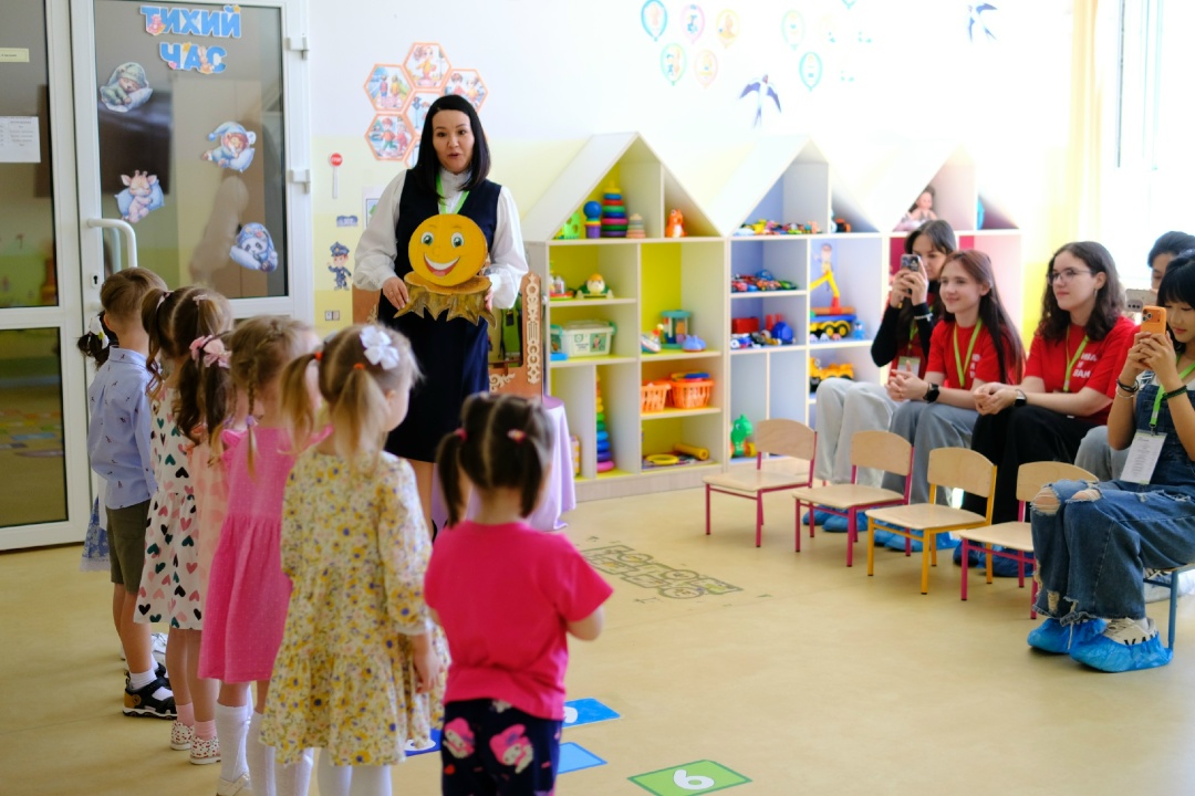 МОСТ ДРУЖБЫ Китайские студенты посетили детский сад в микрорайоне «Алексеевский» и совершили виртуальную экскурсию на Амурский ГПЗ