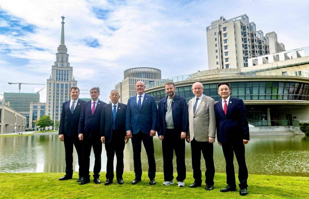 Дмитрий Чернышенко и Максим Орешкин оценили инфраструктуру совместного университета МГУ−ППИ в г. Шэньчжэне (КНР).