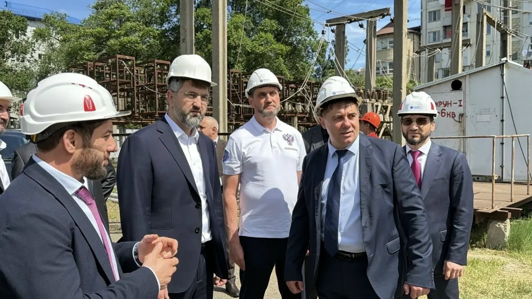 Замминистра энергетики РФ Петр Конюшенко в ходе рабочей поездки в Республику Дагестан провел совещание по вопросам организации энергосбытовой деятельности в…