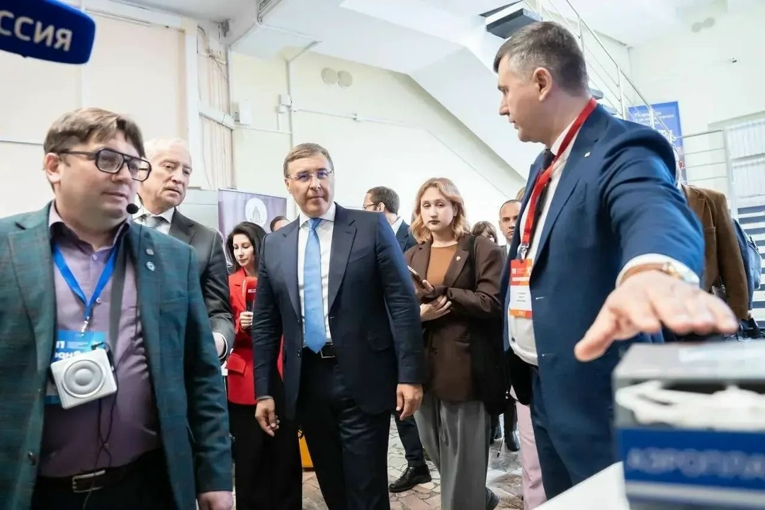 Валерий Фальков открыл пленарную сессию XI Всероссийского форума молодых ученых, инженеров и предпринимателей «Юновус» в Томске.