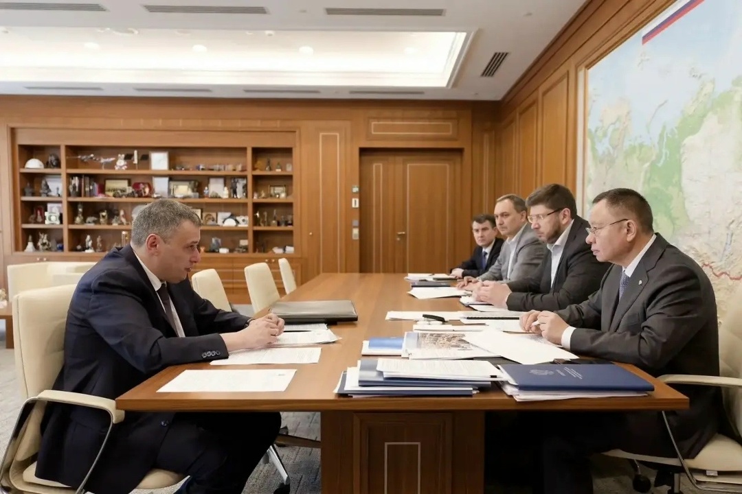 Глава Минстроя России Ирек Файзуллин провел рабочую встречу с Губернатором Курской области Александром Хинштейном