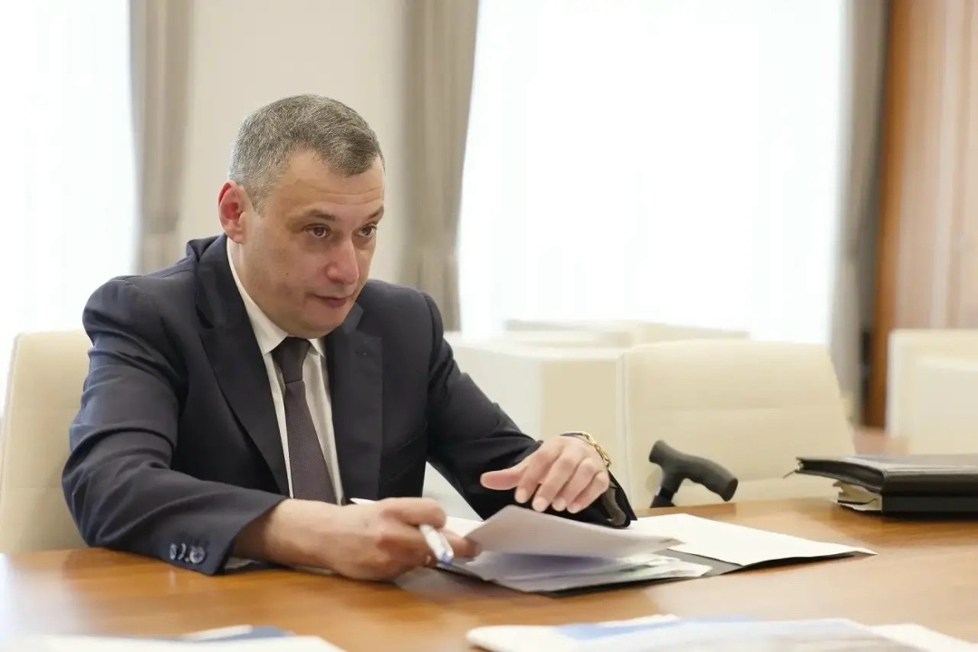 Глава Минстроя России Ирек Файзуллин провел рабочую встречу с Губернатором Курской области Александром Хинштейном