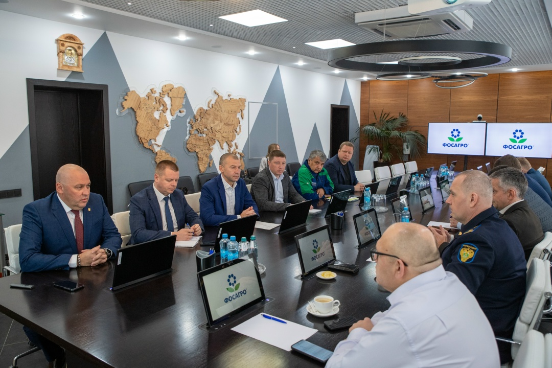 Ростехнадзор совместно с Кировским филиалом АО «Апатит» организовал технический визит на объекты предприятия и проведение рабочего совещания надзорных…