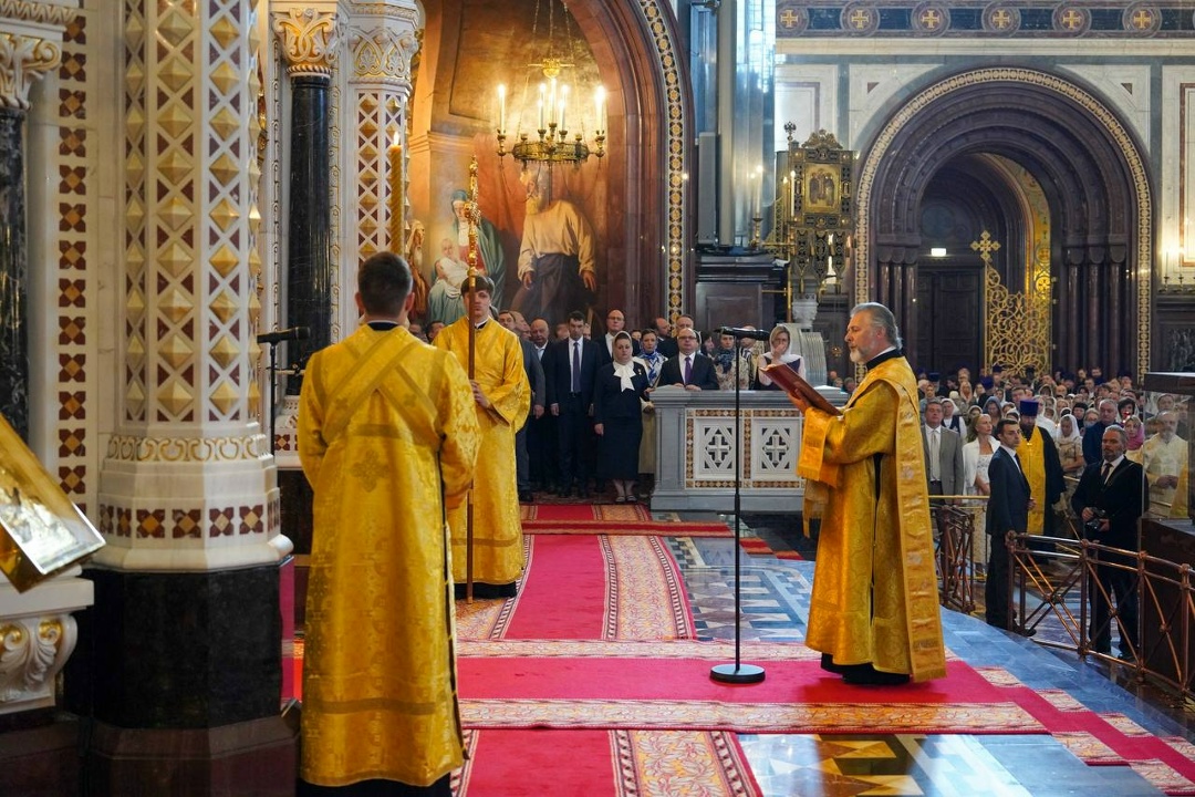 Патриарх Московский и всея Руси Кирилл и вице-премьер Дмитрий Чернышенко поздравили россиян с Днем славянской письменности.