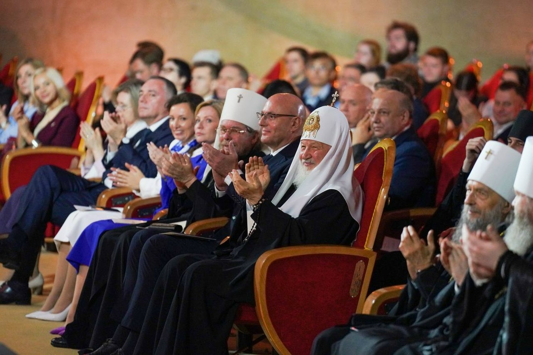 Патриарх Московский и всея Руси Кирилл и вице-премьер Дмитрий Чернышенко поздравили россиян с Днем славянской письменности.