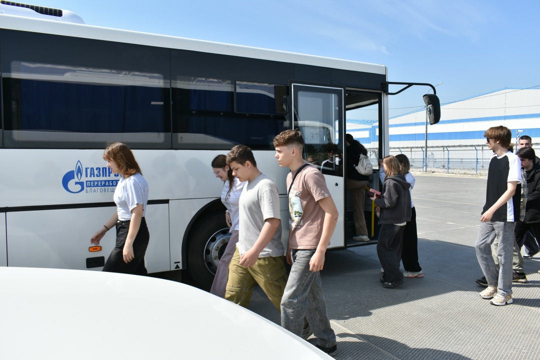 ГАЗОПЕРЕРАБОТКА - ЭТО ПОЧТИ КОСМОС На Амурском ГПЗ побывали учащиеся аэрокосмических классов из Благовещенска