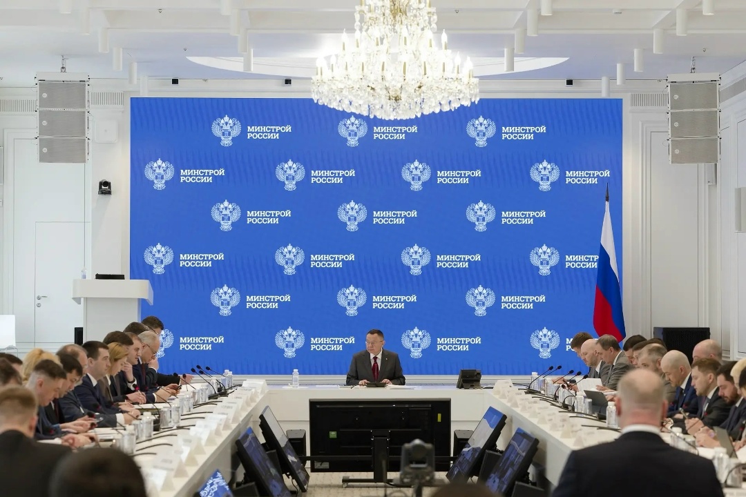 В Минстрое России прошло еженедельное оперативное совещание под председательством Министра строительства и ЖКХ РФ Ирека Файзуллина