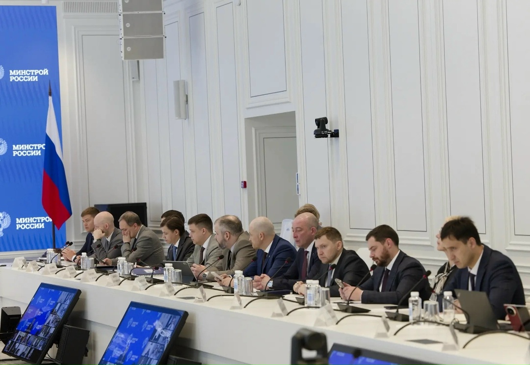 В Минстрое России прошло еженедельное оперативное совещание под председательством Министра строительства и ЖКХ РФ Ирека Файзуллина